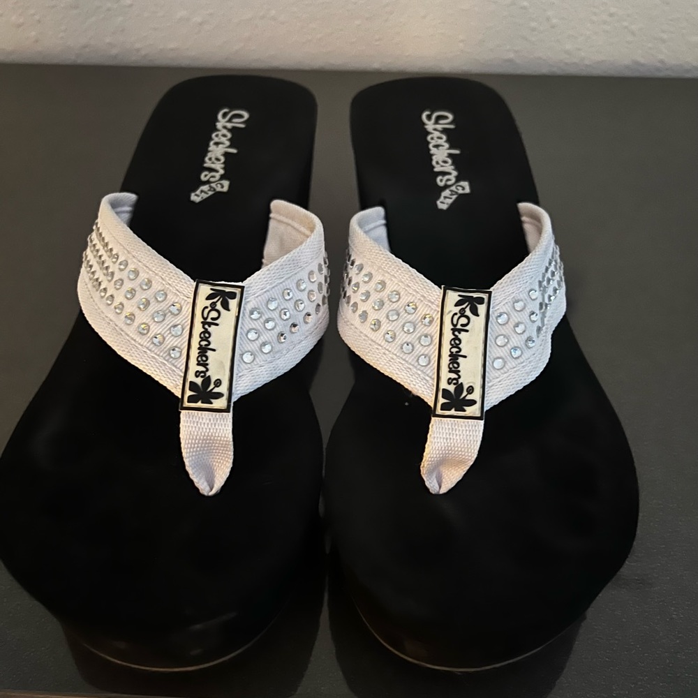 Skechers Women's Cali Rhinestone Flip Flop Platform Sandals